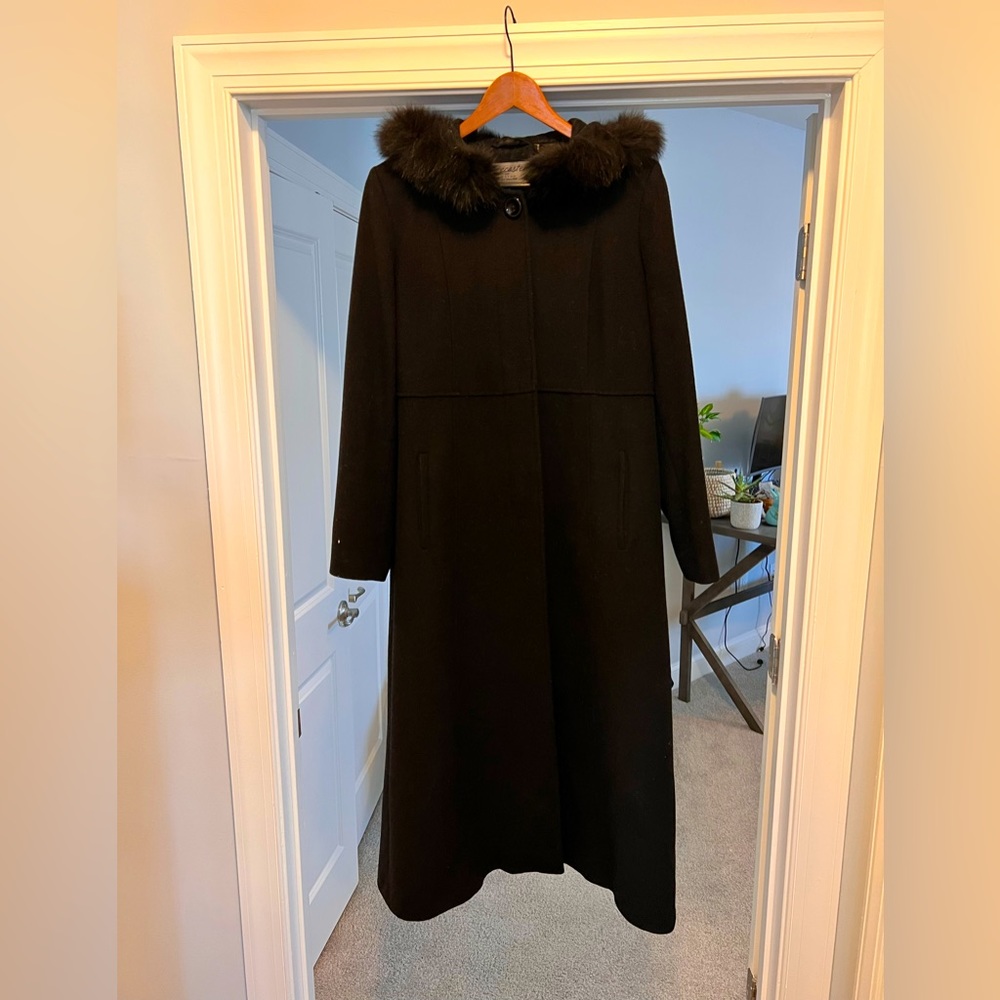 Ladies full length Forester coat with fur trimmed hood. Size 12